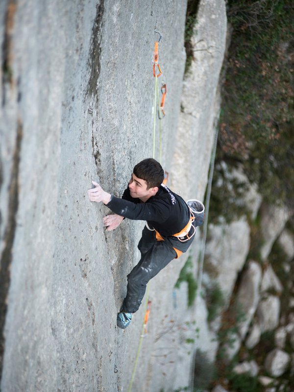 arrampicatore in parete