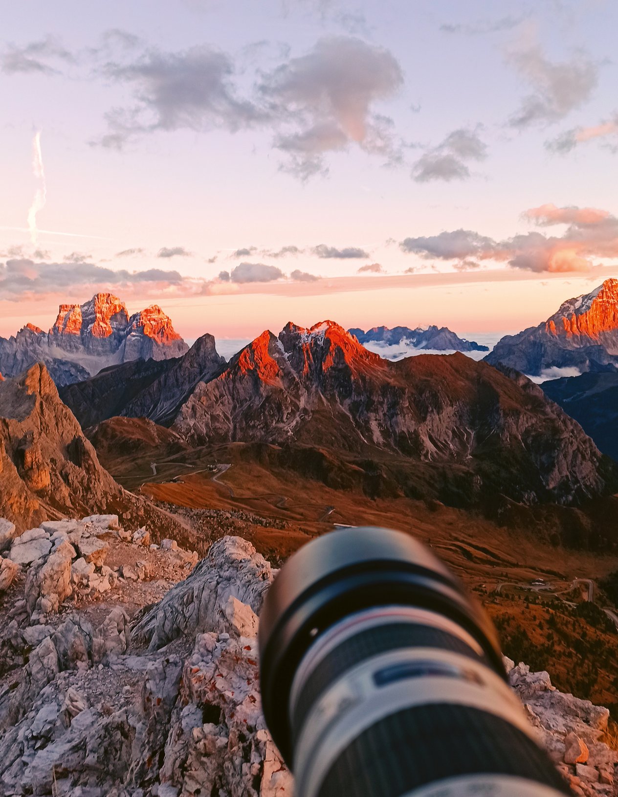 panorama dolomitico con obiettivo in primissimo piano
