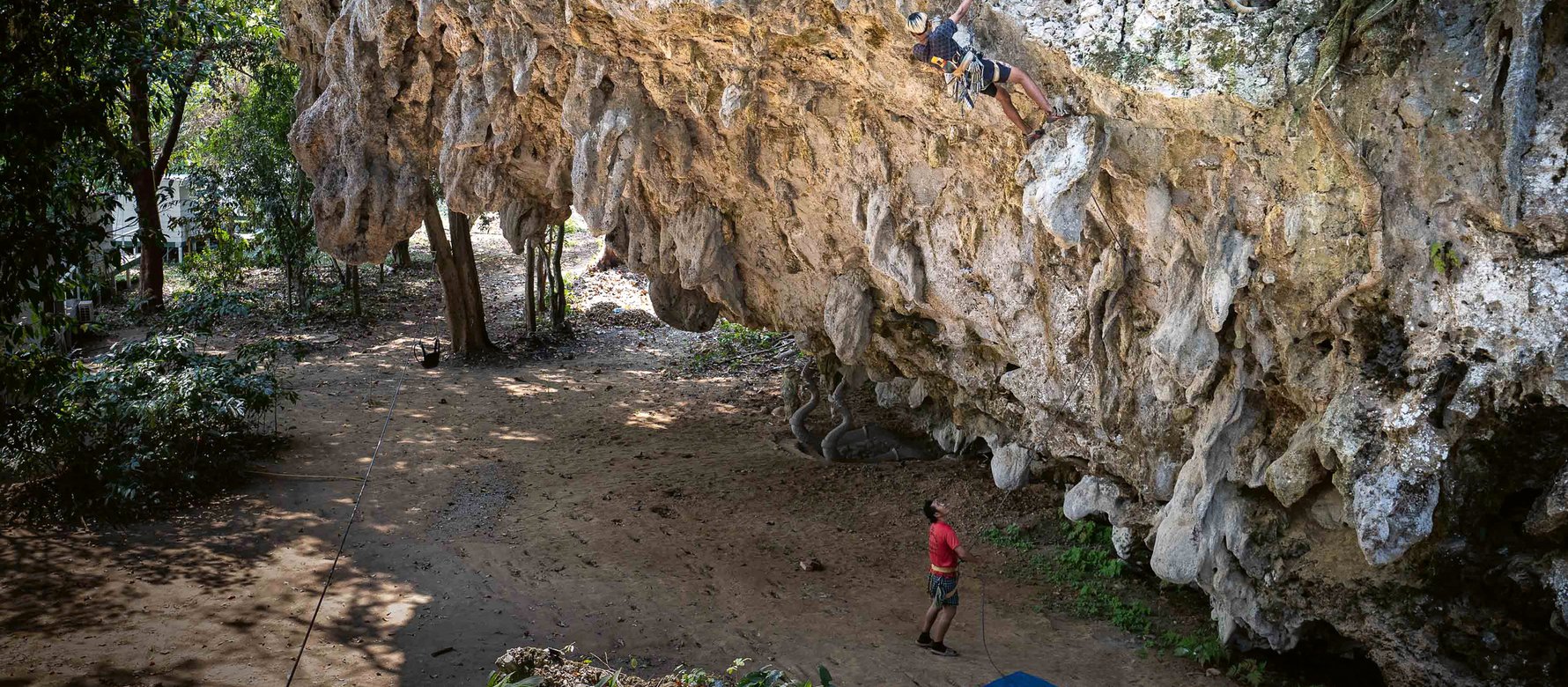 Arrampicata in strapiombo