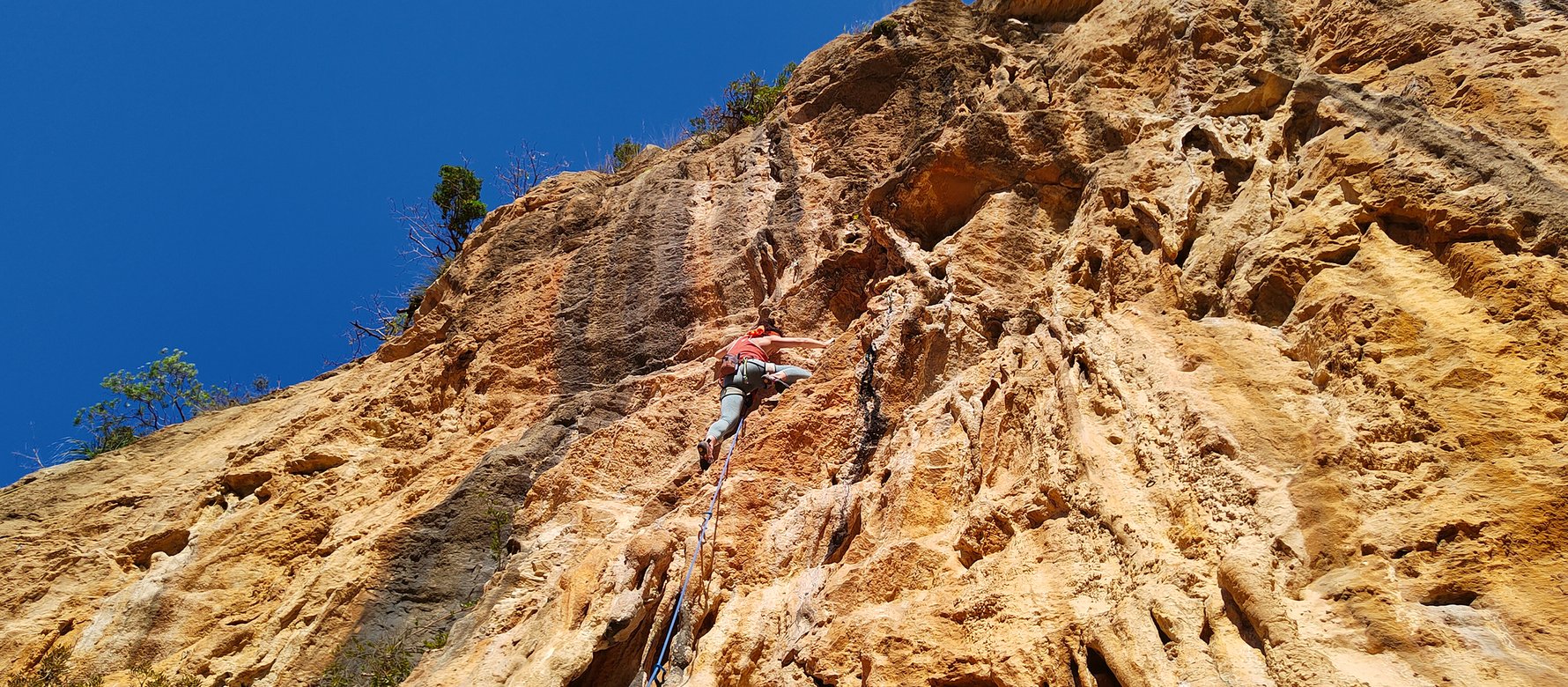 Arrampicata in strapiombo