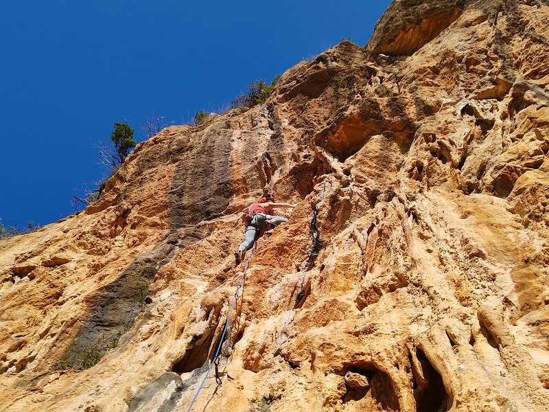 Arrampicata in strapiombo