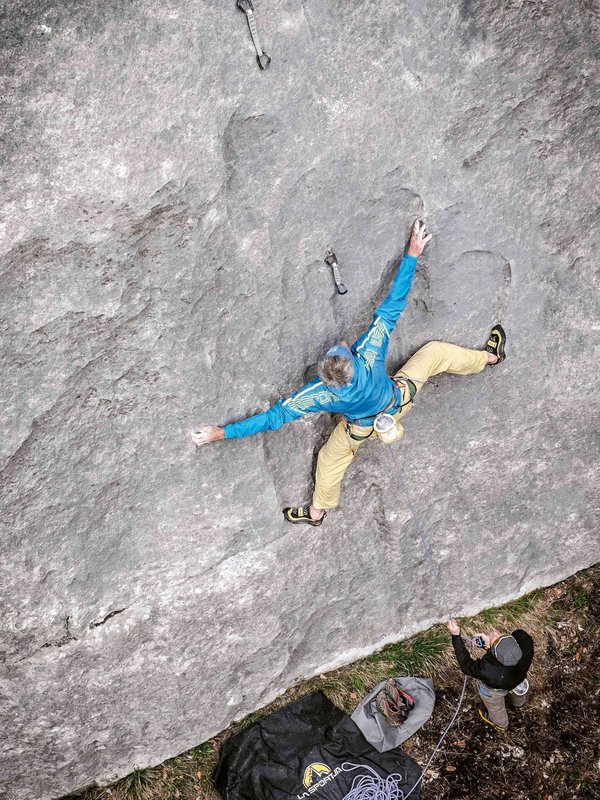arrampicatore in parete