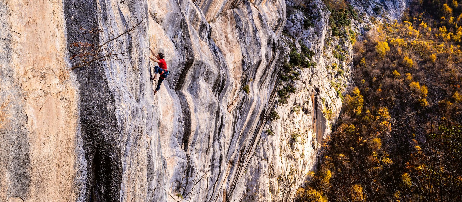 climber in falesia