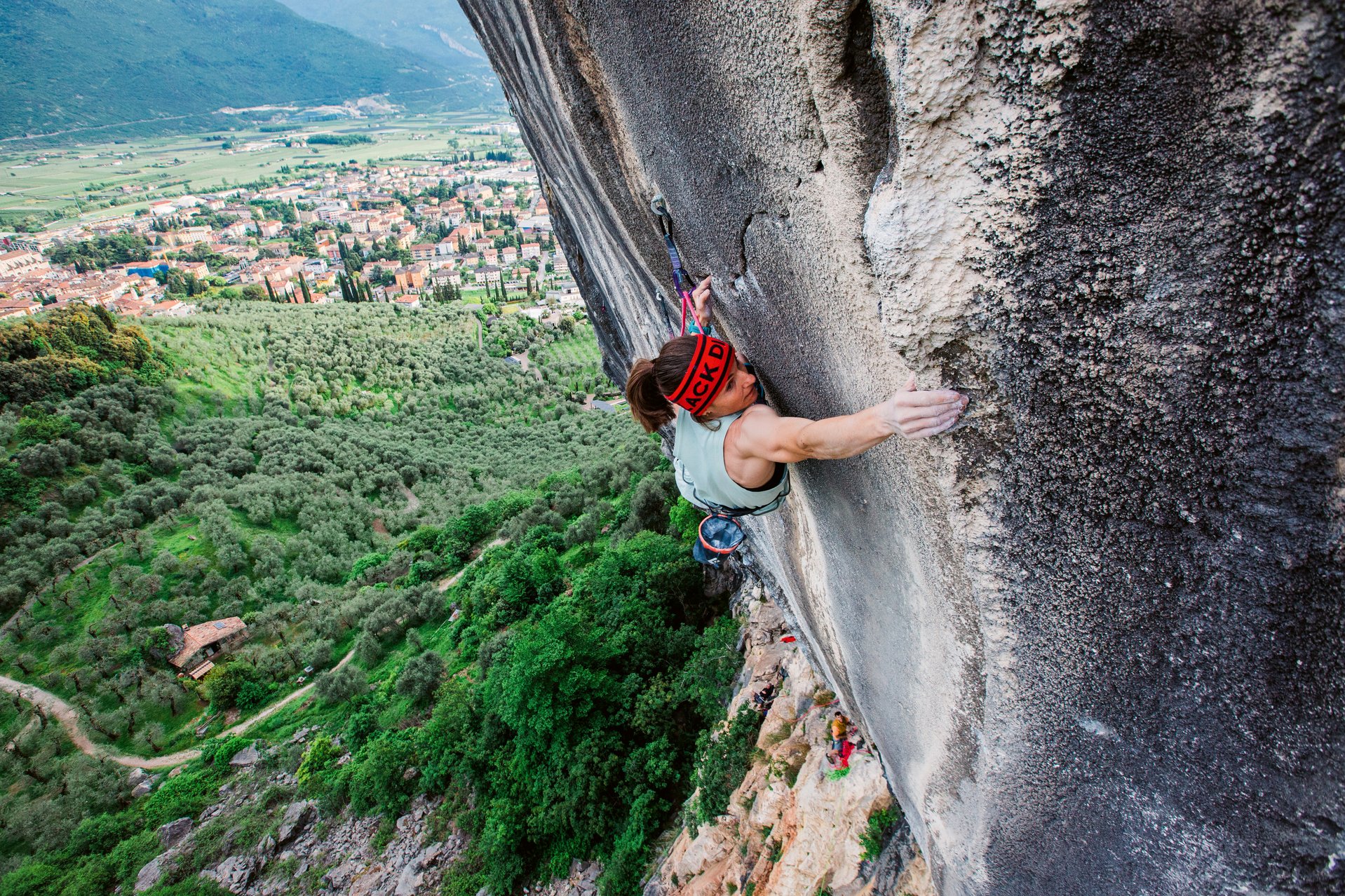 arrampicatrice in parete