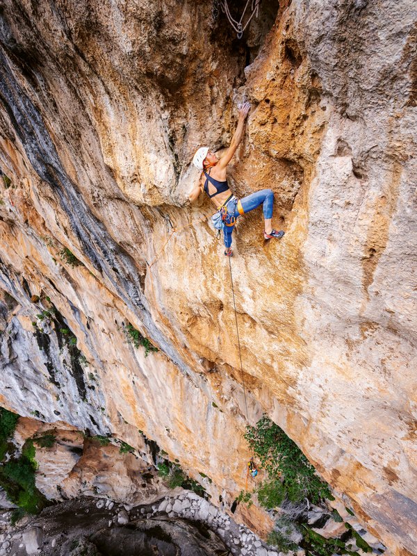 Arrampicata in strapiombo