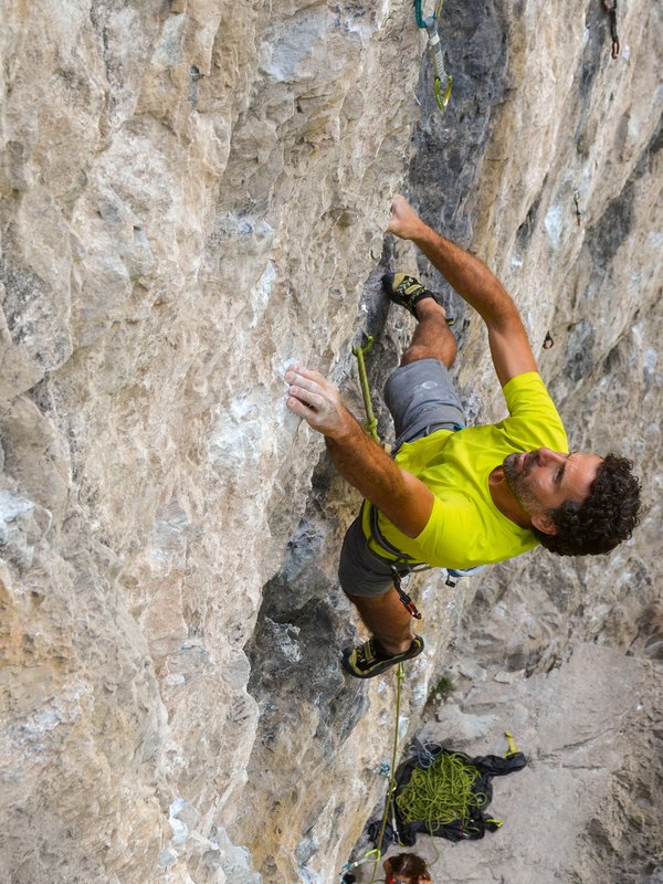 arrampicatore in parete
