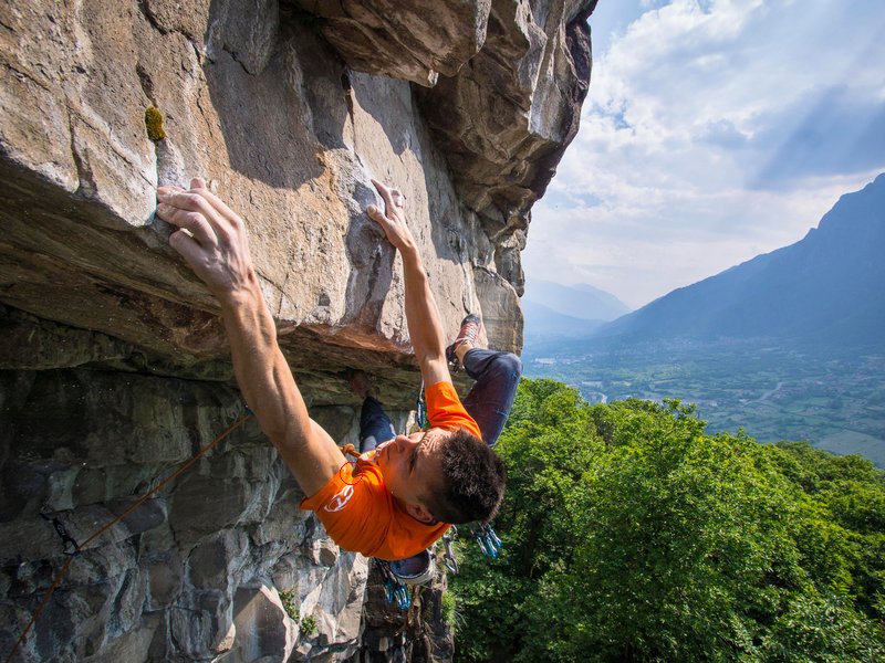 arrampicatore in parete