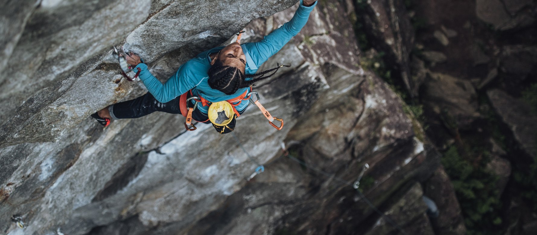 arrampicatrice in parete