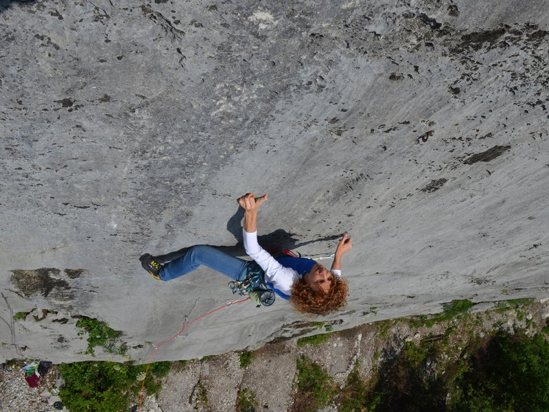 arrampicatrice in parete