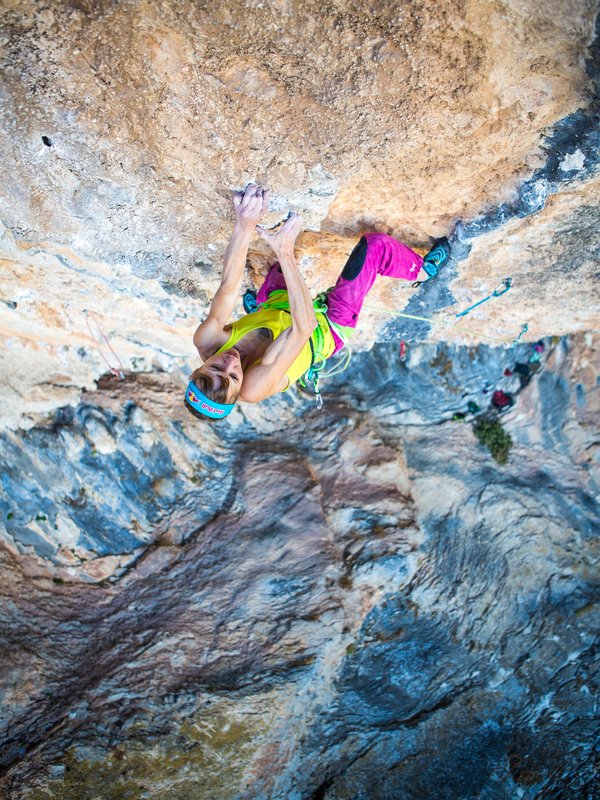 arrampicatrice in parete