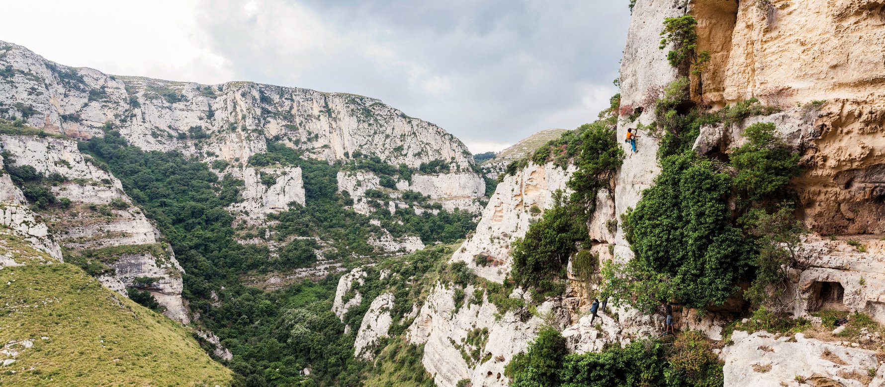 arrampicatore in parete