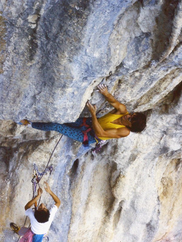 Arrampicata in strapiombo