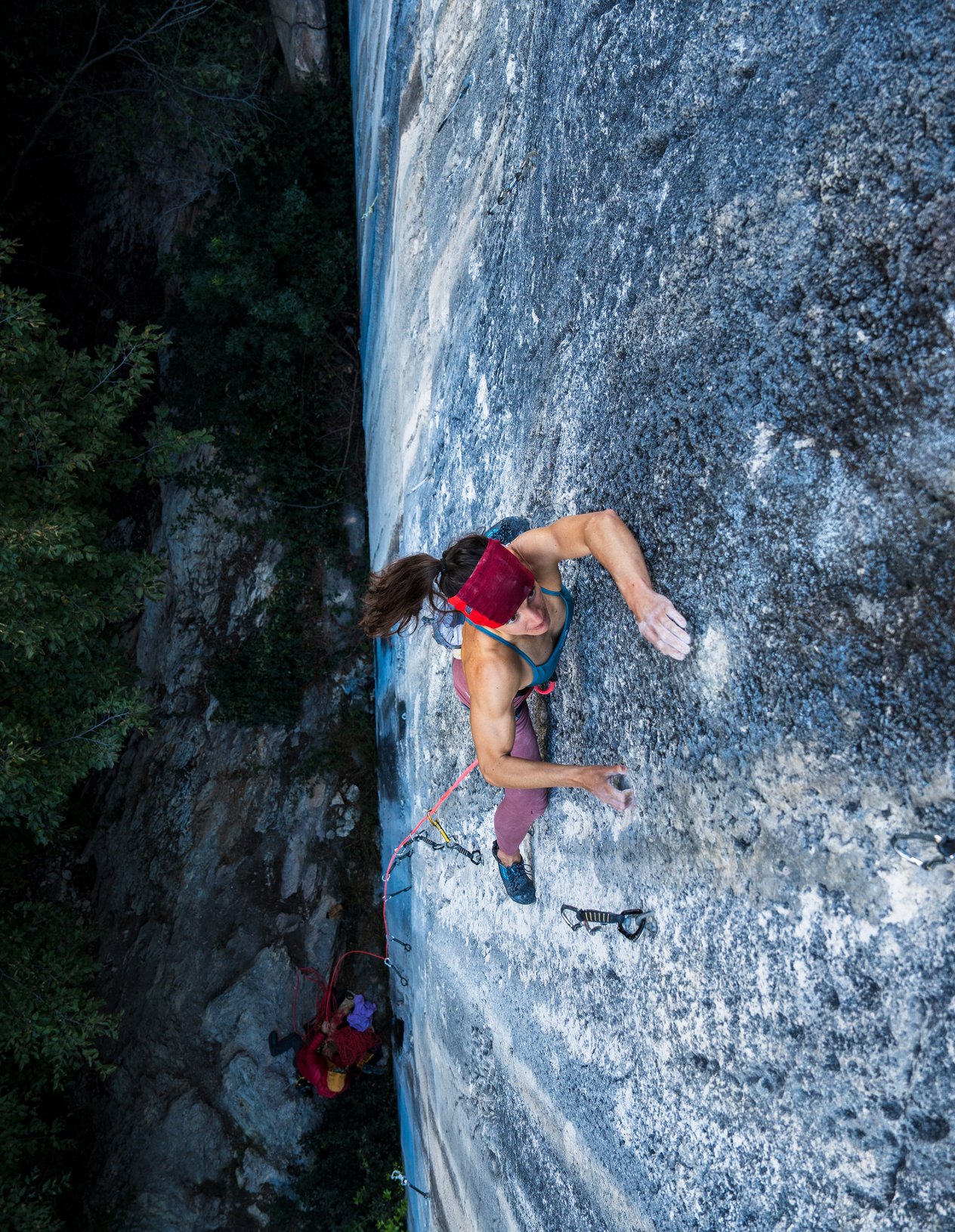 arrampicatrice in parete