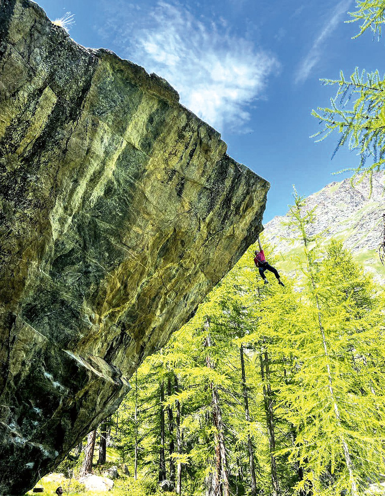 forte arrampicatore su prua strapiombante