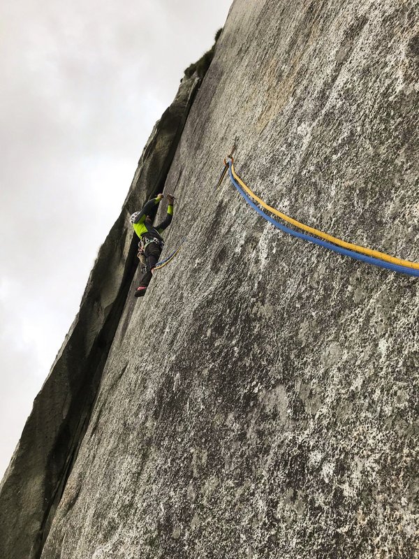 arrampicatore in parete