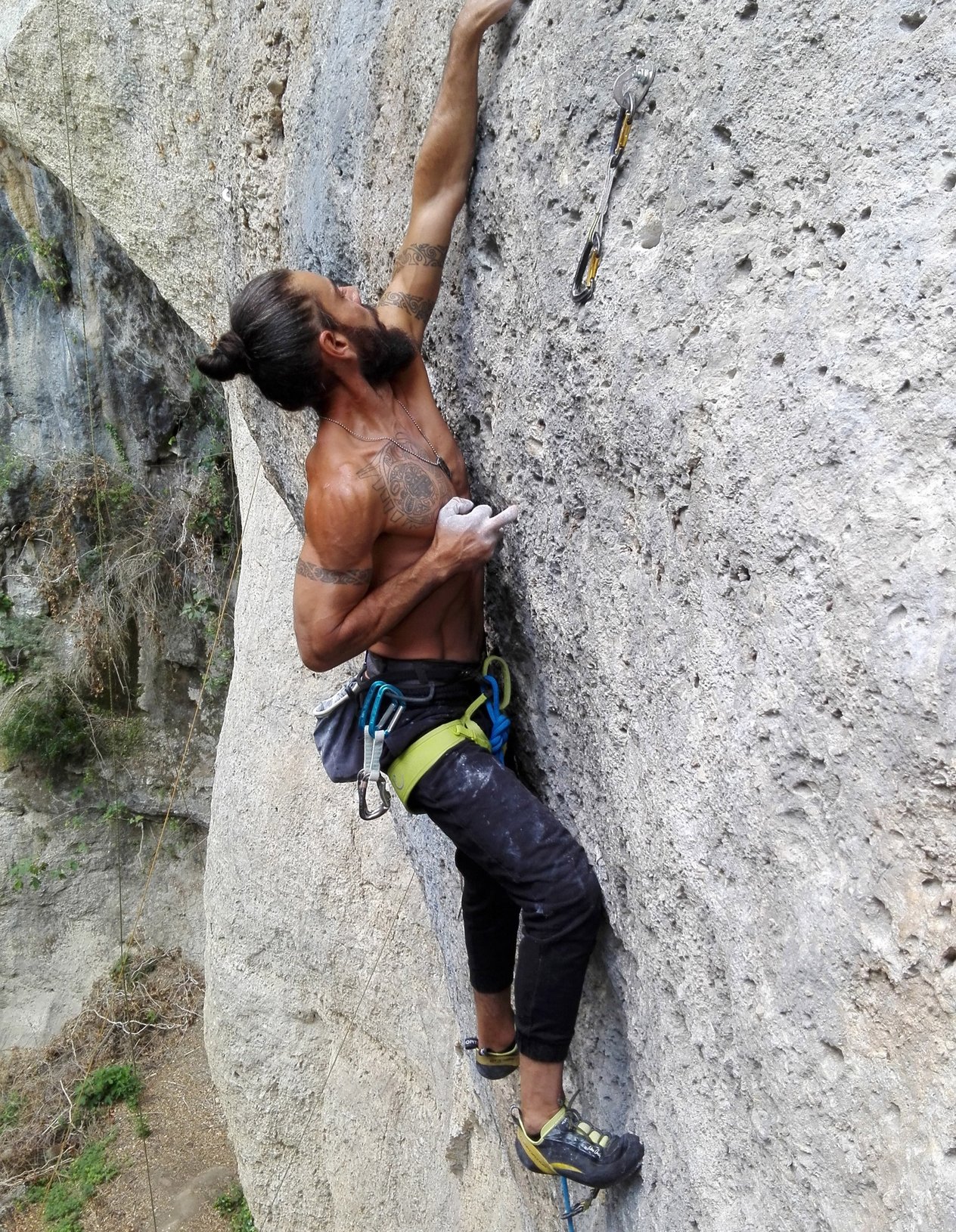 arrampicatore in parete