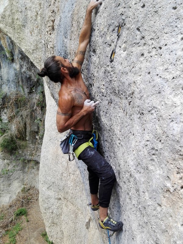 arrampicatore in parete
