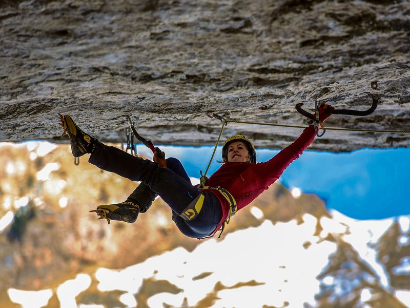 Arrampicata in strapiombo