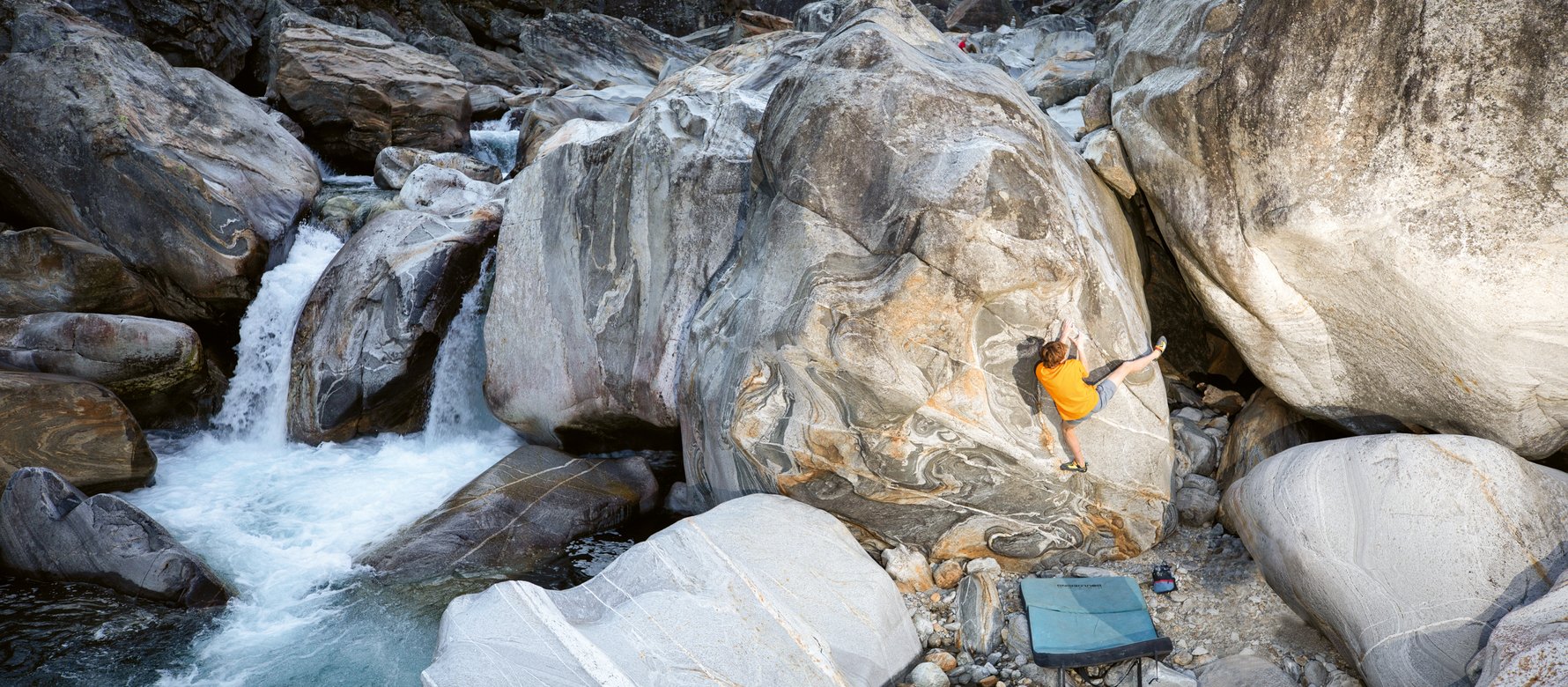 arrampicatore su blocco