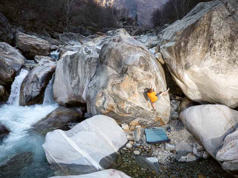 arrampicatore su blocco