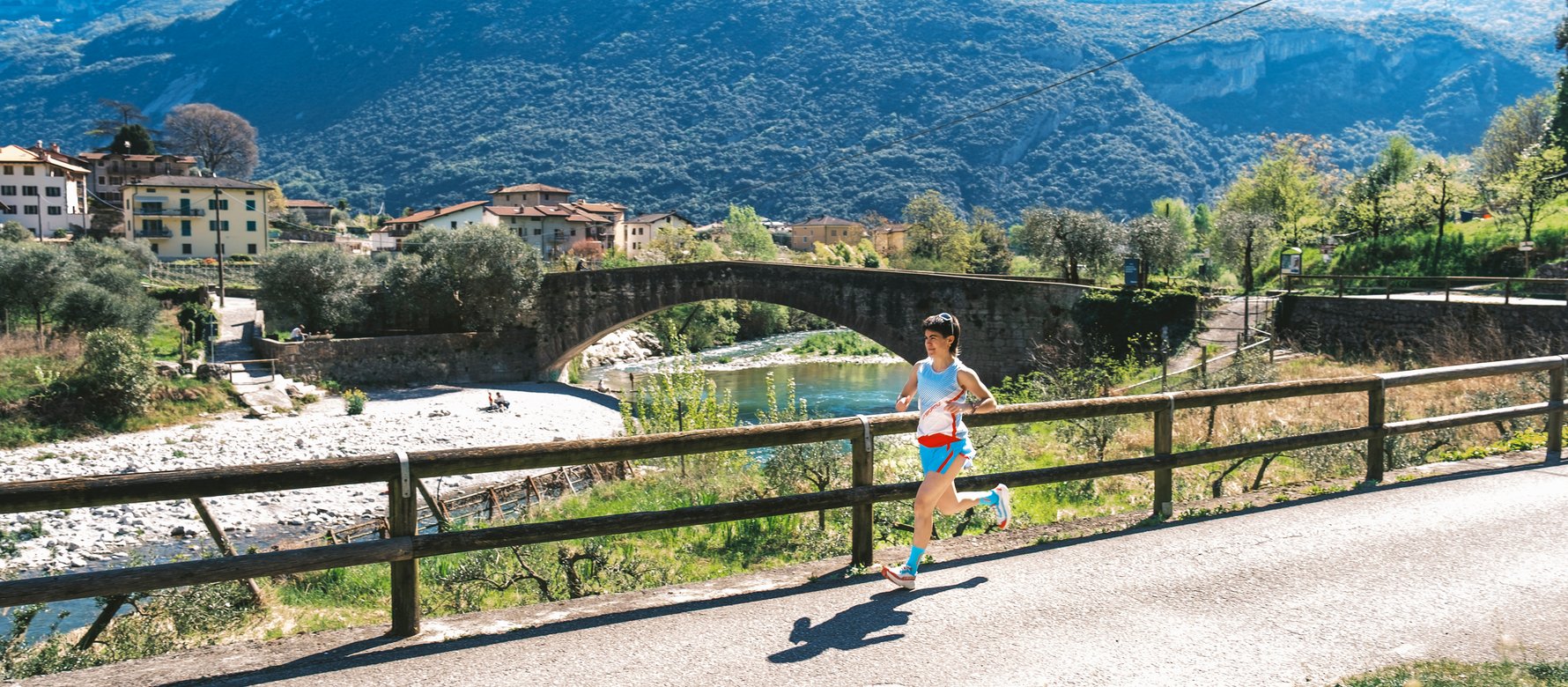 trail runner in corsa